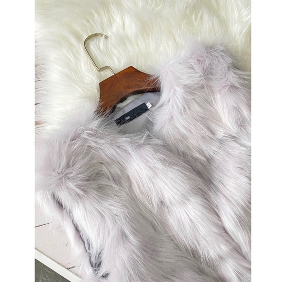 Beautiful Grey faux fur vest/coat. M & L NWT - Picture 4 of 6